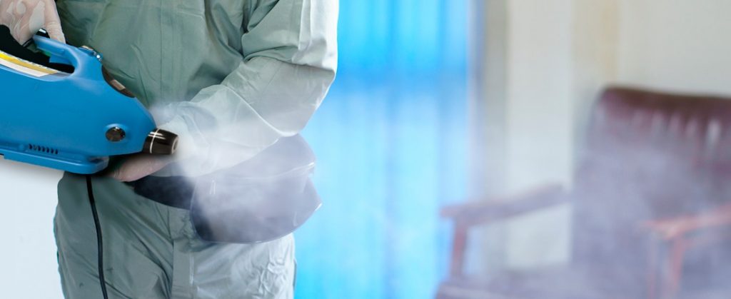 Persona con nebulizador JUVA