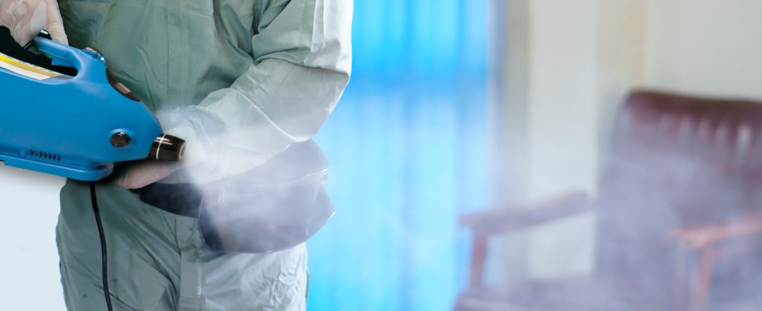 Persona con nebulizador JUVA